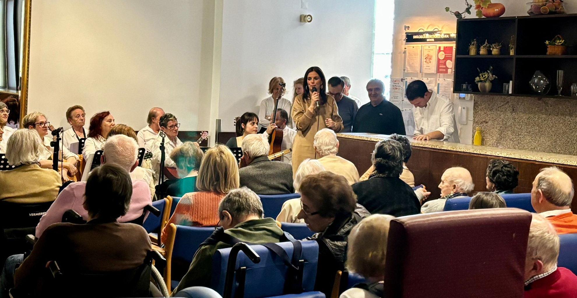 CÂMARA MUNICIPAL DE VILA REAL E GRUPO “O MEU BAIRRO É TOP” CELEBRAM O DIA DE S. MARTINHO NO LAR HOTEL DA SANTA CASA DA MISERICÓRDIA